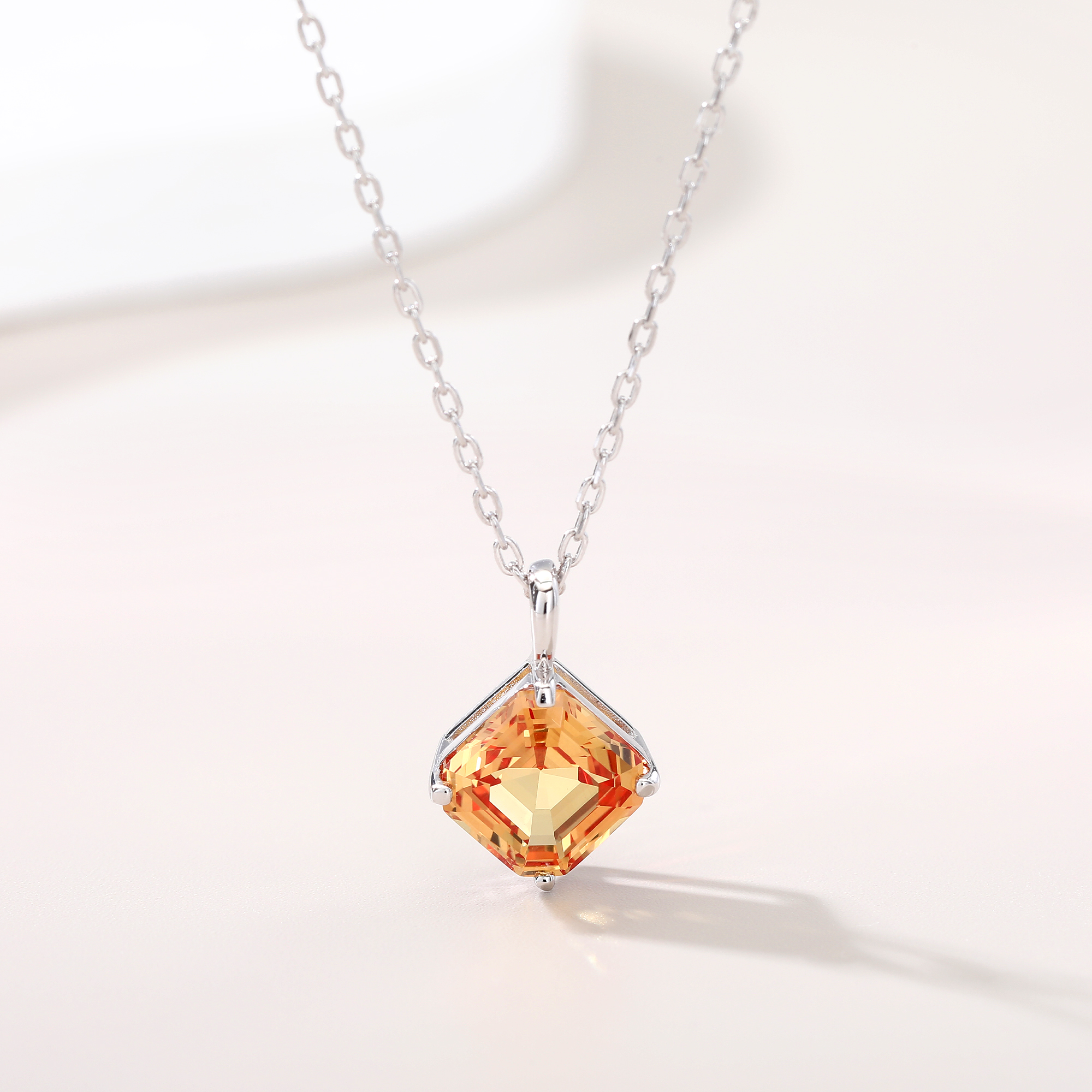 Ожерелье с маленьким восьмиуго – обзор и цена Bezels Set Pendant