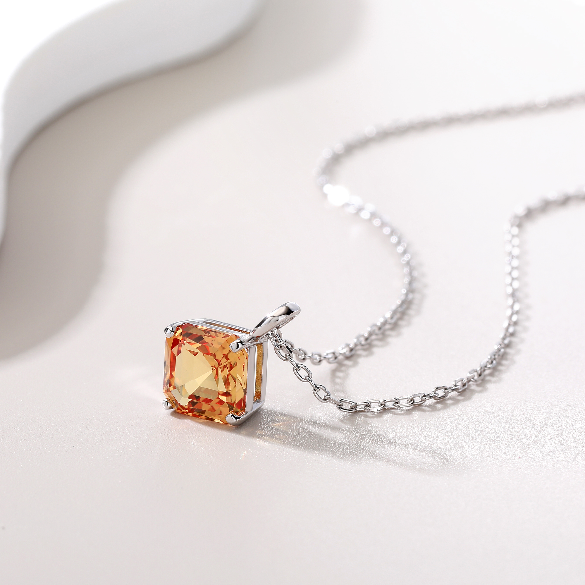 Ожерелье с маленьким восьмиуго – обзор и цена Bezels Set Pendant