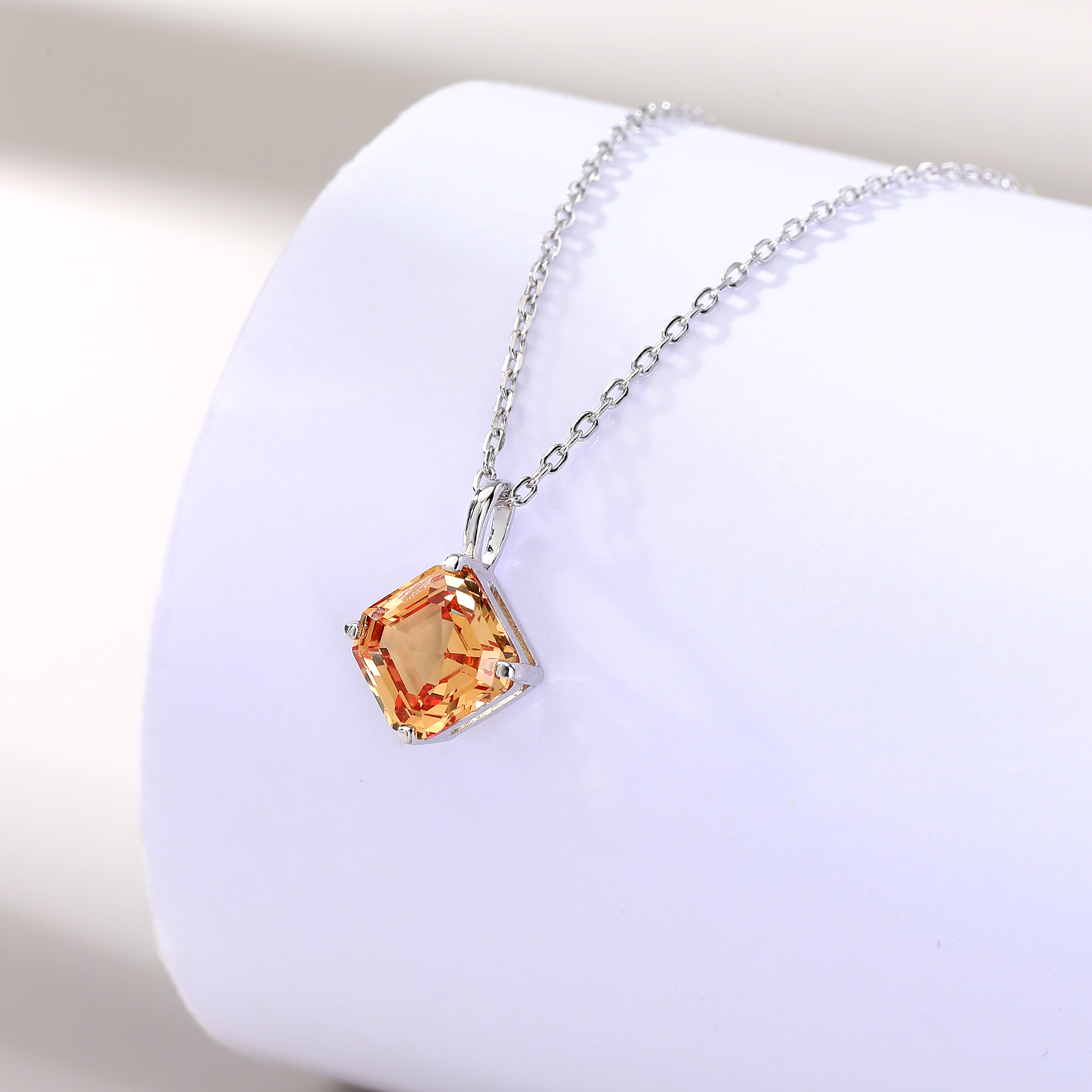 Ожерелье с маленьким восьмиуго – обзор и цена Bezels Set Pendant